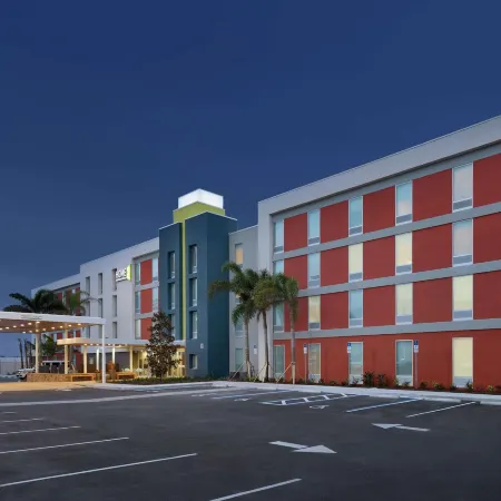 Home2 Suites by Hilton Orlando/International Drive South Отели рядом с достопримечательностью «Аутлет-центр Orlando Premium Outlets»