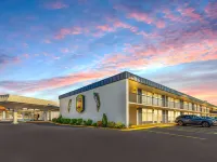 Super 8 by Wyndham Riverside Al Hotels in St. Clair County
