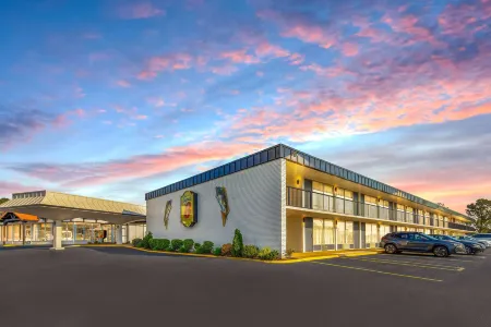 Super 8 by Wyndham Riverside Al Отели в г. Сент-Клэр