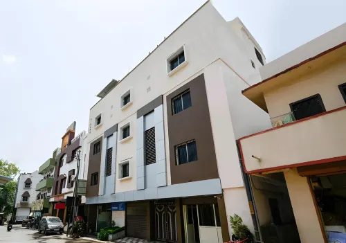 Hotel Royal Regency - ที่มีที่จอดรถ