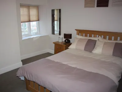 佈雷威爾斯阿姆斯飯店 East Lambrook Manor Gardens附近的飯店