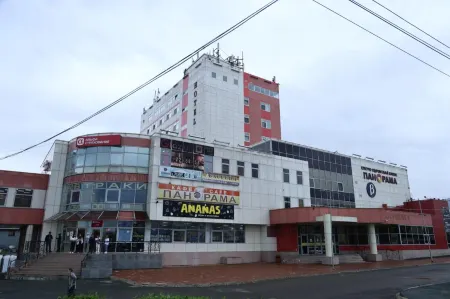 Панорама Отели рядом с достопримечательностью «Памятник А.П. Чехову»