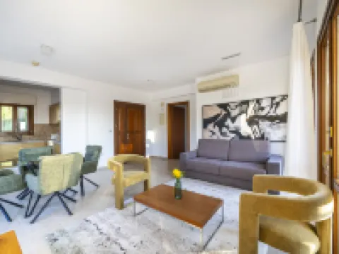 Bright apartment with shared pool in Aphrodite Hills Hotel di Kouklia