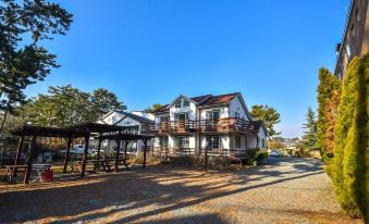 Taean Mongsanporangbadarang Shim Pension