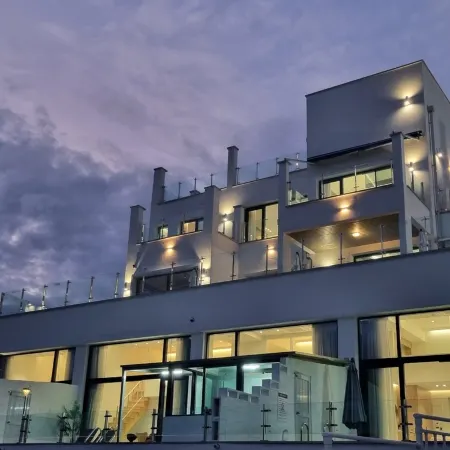 Yeosu Blau Pension Отели рядом с достопримечательностью «Поле для гольфа The Ocean»