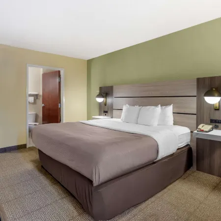 Quality Inn Raleigh Downtown Отели рядом с достопримечательностью «Мемориальная колокольня»