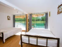 Phong Nha A Little Leaf Homestay Hotels near Paradise Cave