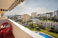 Sunstay Luz Brisa Flat III Benalmadena Hotel berhampiran Mezquita de Málaga