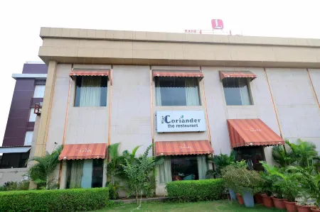 Rang Lords Inn Bharuch Отели в г. Бхолав Парт