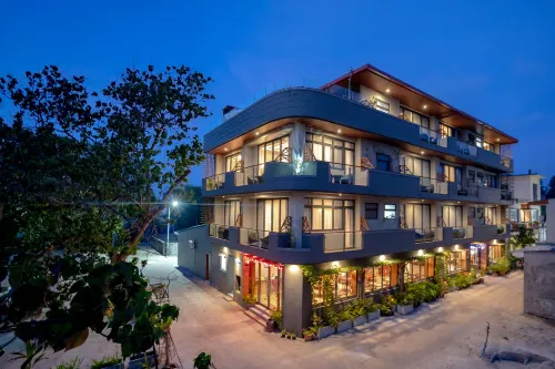 Ayala Oceanview Maldives Hotel a Gulhi