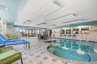 Hampton Inn & Suites Greeley - Kolam Renang