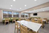 Country Inn & Suites by Radisson, Coon Rapids, MN - Frühstück