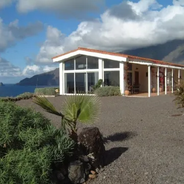 Modern holiday house in exclusive coast location