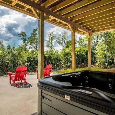 Luxury 3700 sf Home with Mountain Views, Hot Tub, Sauna, Game Room
