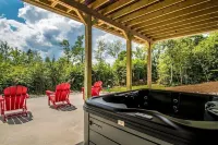 Luxury 3700 sf Home with Mountain Views, Hot Tub, Sauna, Game Room