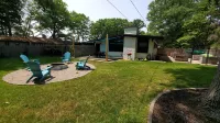 Mid Century Modern home 2 minutes from the beach and trails close to everything!