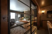 A Delightful Newly Constructed Luxury Studio minutes from central Woodland Park