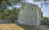 Bright 3 Bedroom-2 Bath-Close to Beach and Shops-Bikes Included