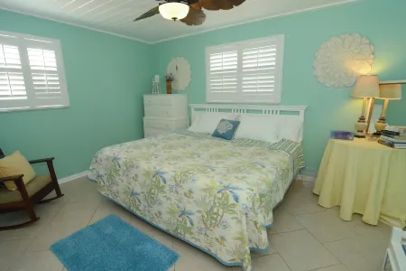 A Slice of Paradise - Unlimited Well Mannered Pets Отели в г. Ормонд Бич