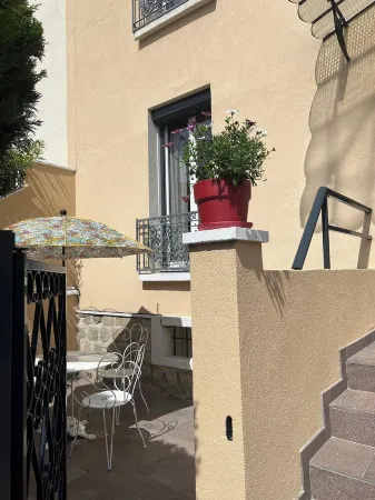 Maison à 10 Minutes de Paris Отели рядом с достопримечательностью «Le 148»