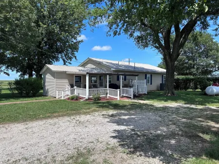 Quiet Country Ranch/Hunters Welcome/Peaceful ranch home with plenty of room Отели в г. Allen County