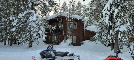 Condo in the woods Yellowstone, Golf, swimming, boating, snowmobiling