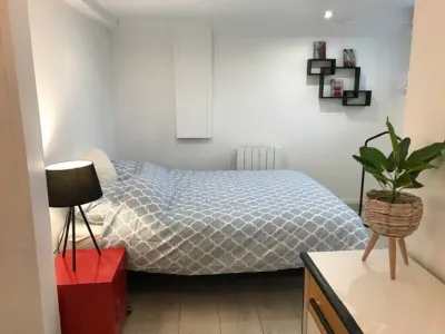 LIKE AT HOME: APARTMENT and GARDEN with parking lot Ancien couvent de la Baumette周辺のホテル