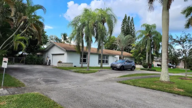 Private Apartment Miami Kendall near Zoo, The Falls Mall, and Miami Dade College