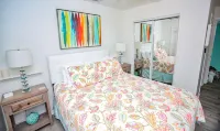 Sleeps 10- Beach House Steps to the Beach! 6 seat golf cart available!