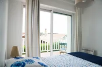 Villa la Conche Vue Bassin, Promo -50% October and November Hotels near Camping Embruns