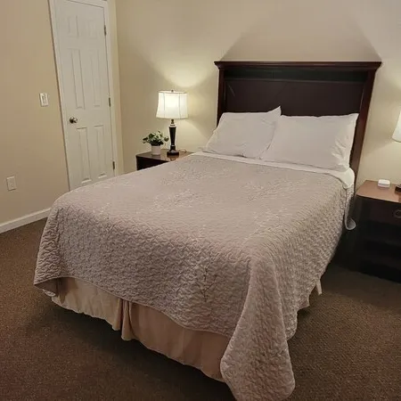 Full family APT in Nauvoo-Walking distance to Temple and Historic Nauvoo