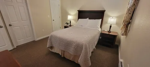 Full family APT in Nauvoo-Walking distance to Temple and Historic Nauvoo