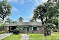 Cozy home with modern interior fur-baby friendly.  Near The Golden Isles Georgia - 3-Star