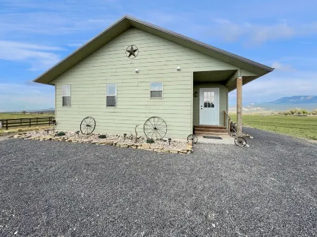 Cabin with Jaw-dropping Views near Black Canyon