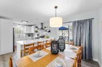 JB by the Sea + 5 Min Walk to Beach + Pool