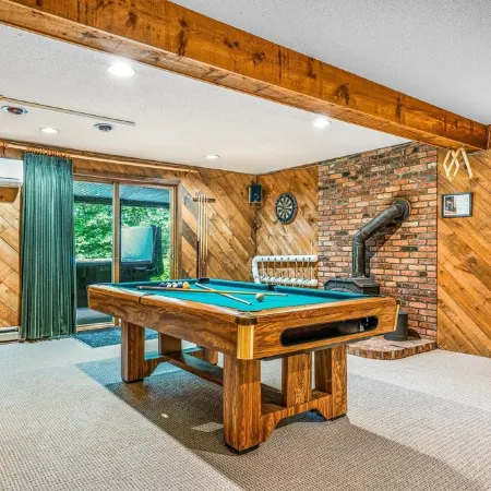 4BR/3BA ★ hot tub, sauna, billiards, A/C, & grill!