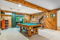 4BR/3BA ★ hot tub, sauna, billiards, A/C, & grill! - Hytter