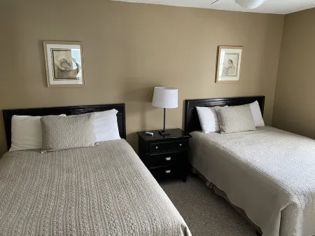 Direct ocean views from extra large balcony!  Over 1200 square feet! Отели в г. Олд-Орчард-Бич