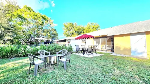 Lovely Rustic Urban Escape, near the Beach