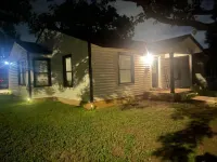 Charming 3-bedroom house in delightful Fort Worth with WiFi, AC Hotels in Fort Worth Cultural District