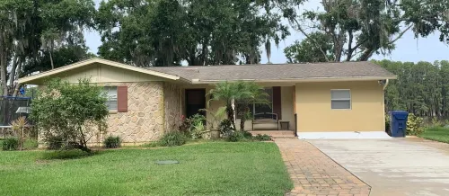 Lake living with beautiful views!