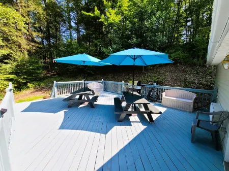 Mountain Ridge Retreat - Private & Peaceful Getaway. Family & Pet Friendly