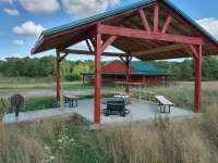Woodys Retreat  this rental includes the barn outdoor covered fire pit - Hytter
