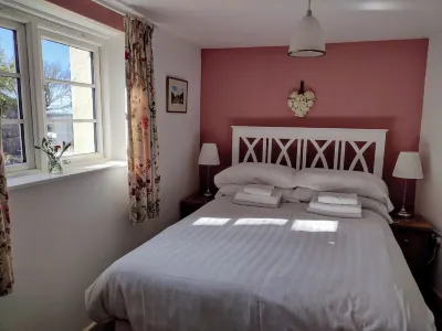 Coastal/ country cottage in Pembrokeshire National Park. Award winning beaches. Отели рядом с достопримечательностью «Грин Бридж»