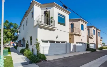 5-Star Family Getaway ~ Splendid Ocean Views ~ Walk to Beach