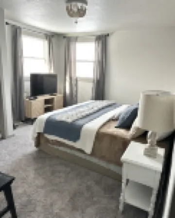 Don’t Carry Your Luggage Upstairs. Trailer Parking Available. Close to Hot Pool.