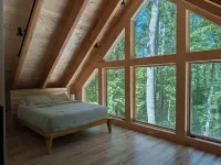 The Ledges Cabin - modern luxury on 35 acres, 8 person hot tub, wood fireplace. Hotels in Hocking