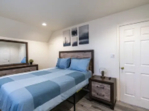 Lakeside house with access to dunes, lakes, and the ocean! レイクサイドのホテル