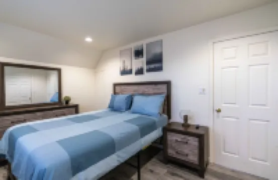 Lakeside house with access to dunes, lakes, and the ocean! 萊克賽德酒店