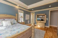 Exceptional! Beautiful Deep Water - Boathouse, Hot Tub, Fire Pit on Lake Gaston! Hotels in Sixpound